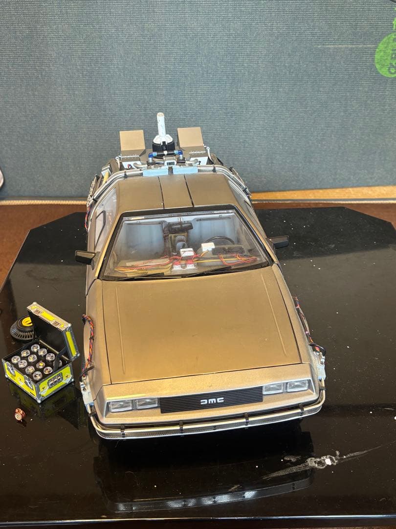 デロリアン ミニカー 1/18 LEDライト付き ディアゴスティーニ完成品