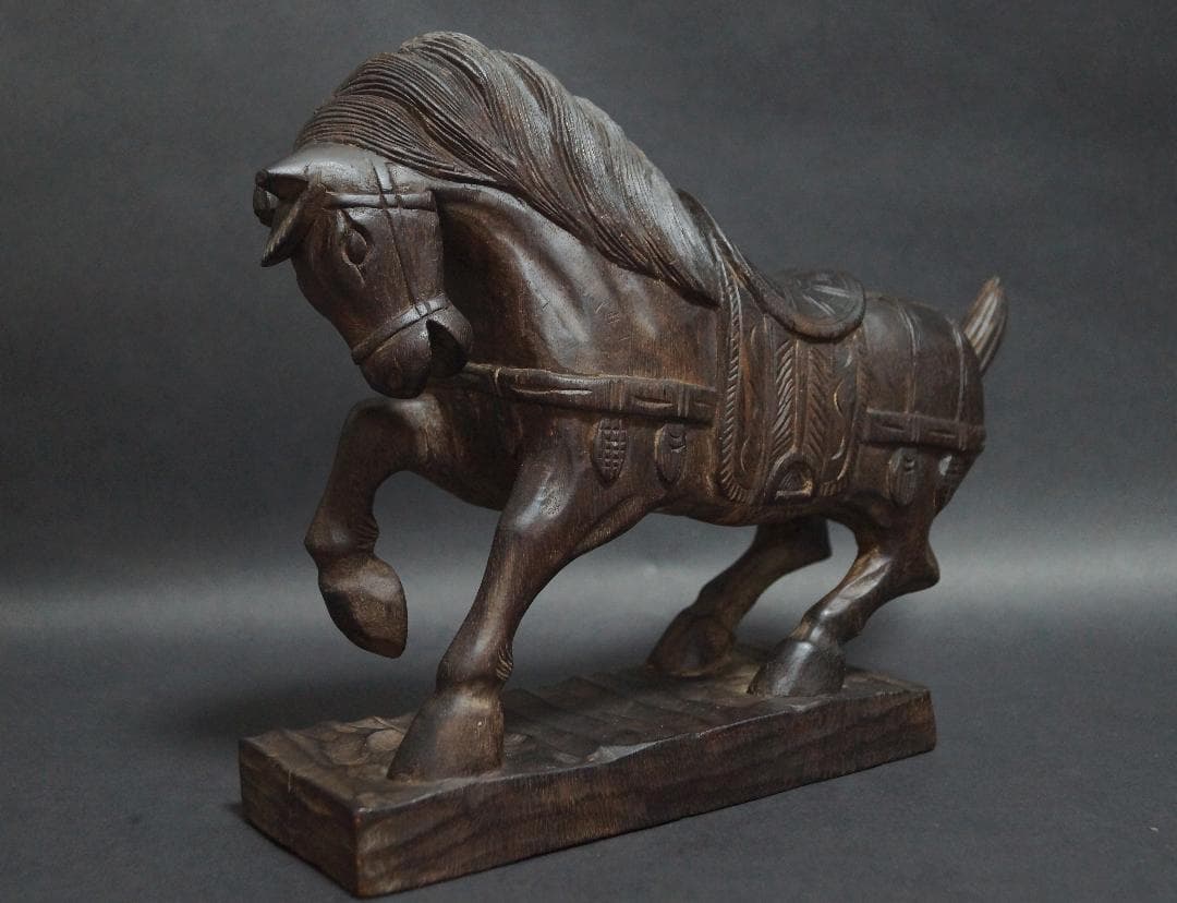 楠製 細工彫り『馬』一刀彫り置物 オブジェ 高さ22cm★時代物★