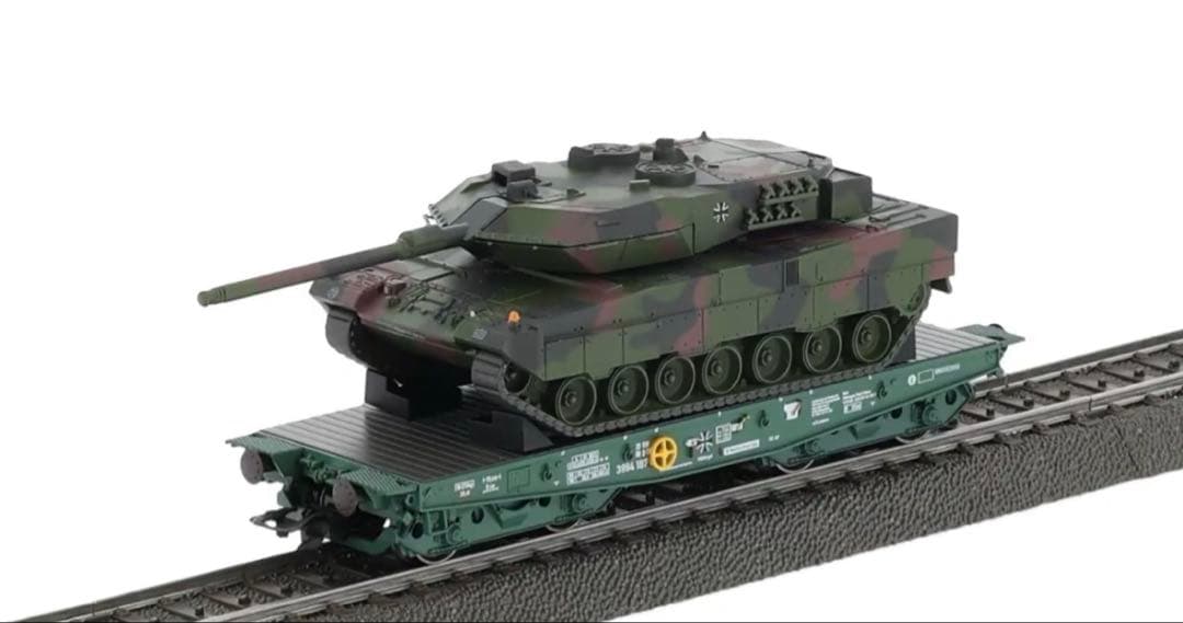 新品　メルクリン　ドイツ軍　レオパルド　2A6 戦車　運搬車　ラスト1両‼️