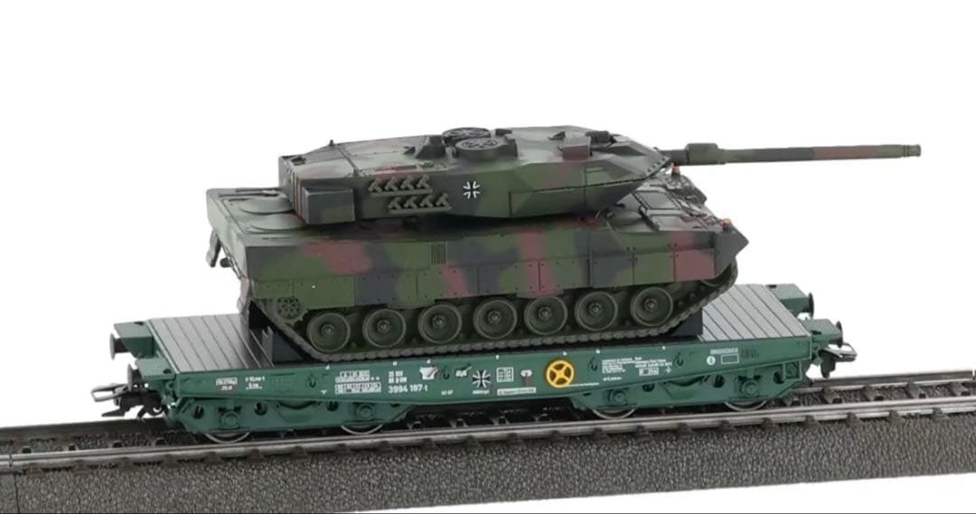 新品　メルクリン　ドイツ軍　レオパルド　2A6 戦車　運搬車　ラスト1両‼️