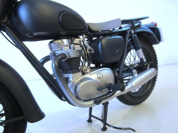 値下 MINICHAMPS 1/12 トライアンフTR6 Trophy「大脱走」