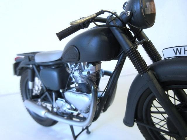 値下 MINICHAMPS 1/12 トライアンフTR6 Trophy「大脱走」