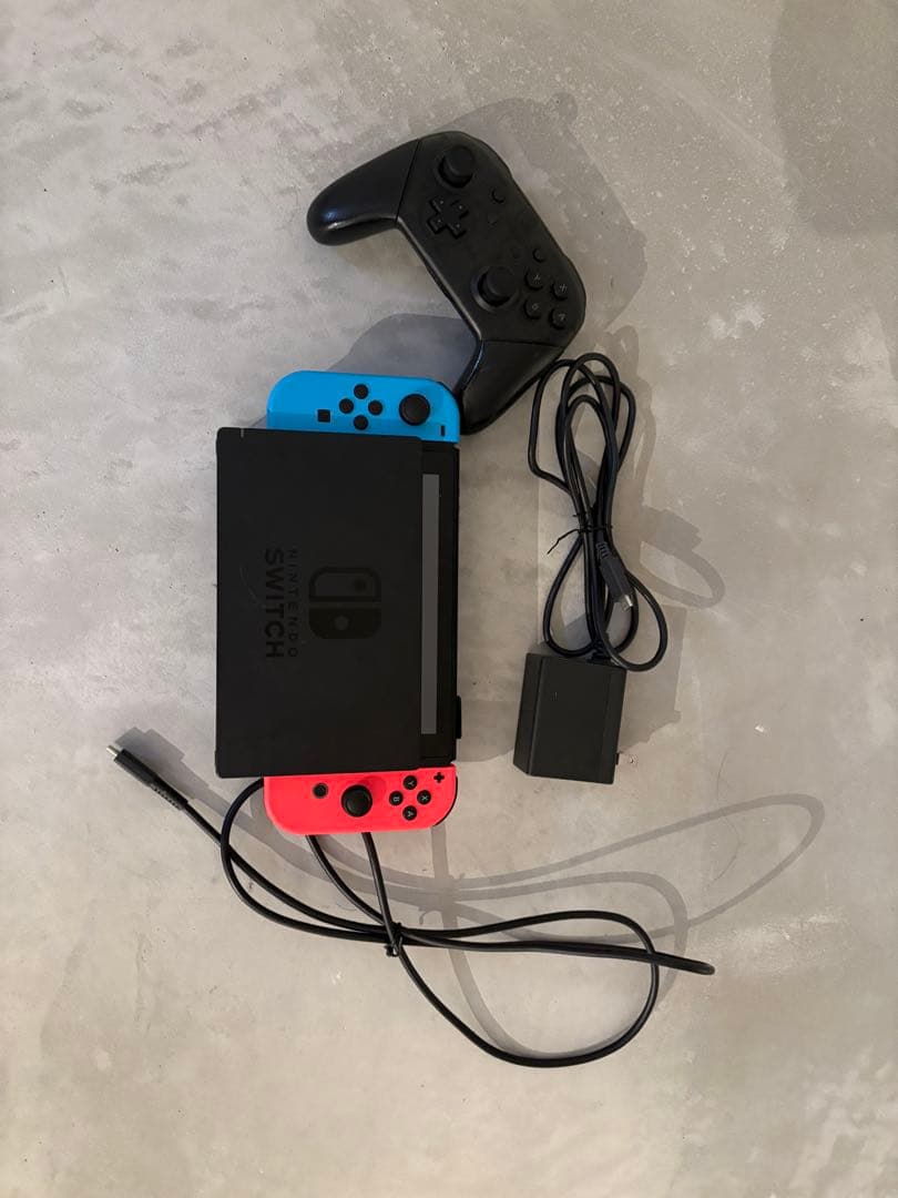 Nintendo Switch本体＆電源ケーブル、コントローラー付