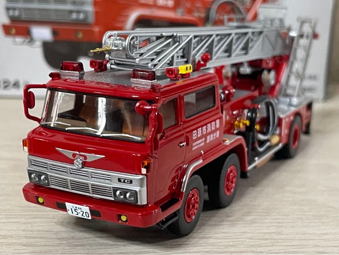 トミカリミテッドヴィンテージ　N24a 日野　TC343型　はしご付消防車