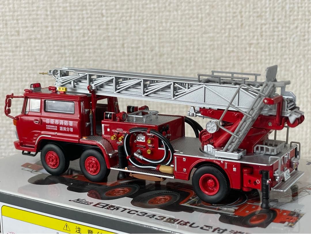 トミカリミテッドヴィンテージ　N24a 日野　TC343型　はしご付消防車