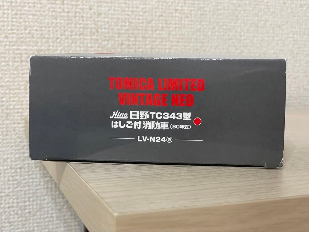 トミカリミテッドヴィンテージ　N24a 日野　TC343型　はしご付消防車