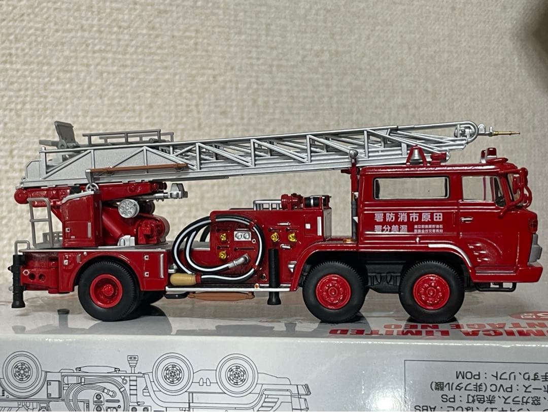 トミカリミテッドヴィンテージ　N24a 日野　TC343型　はしご付消防車