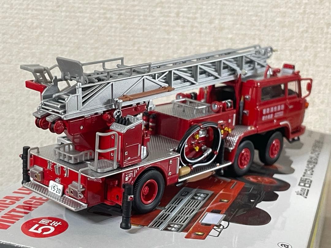 トミカリミテッドヴィンテージ　N24a 日野　TC343型　はしご付消防車