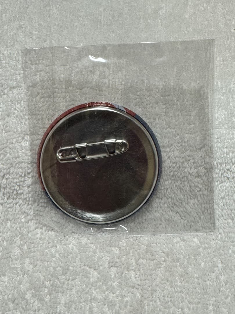 d*3様 【新品未開封】鬼滅の刃 プリロール 伊黒小芭内 缶バッジ 希少品