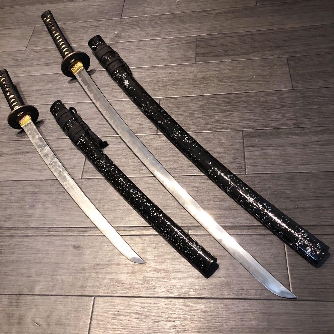 高級模造刀　優乱刃紋　大小セット　黒拵え　太刀　脇差　大小セット