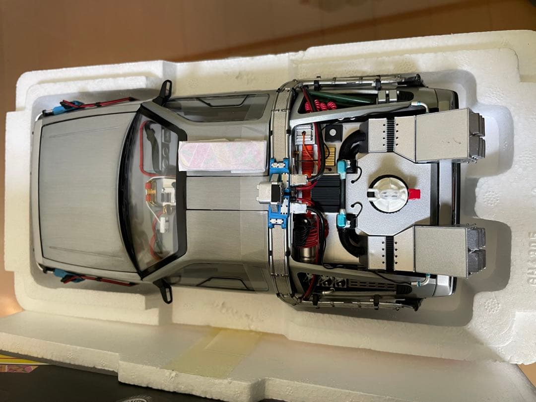 価格変更1/18 ホットウィール バックトゥーザフューチャー デロリアン未展示品