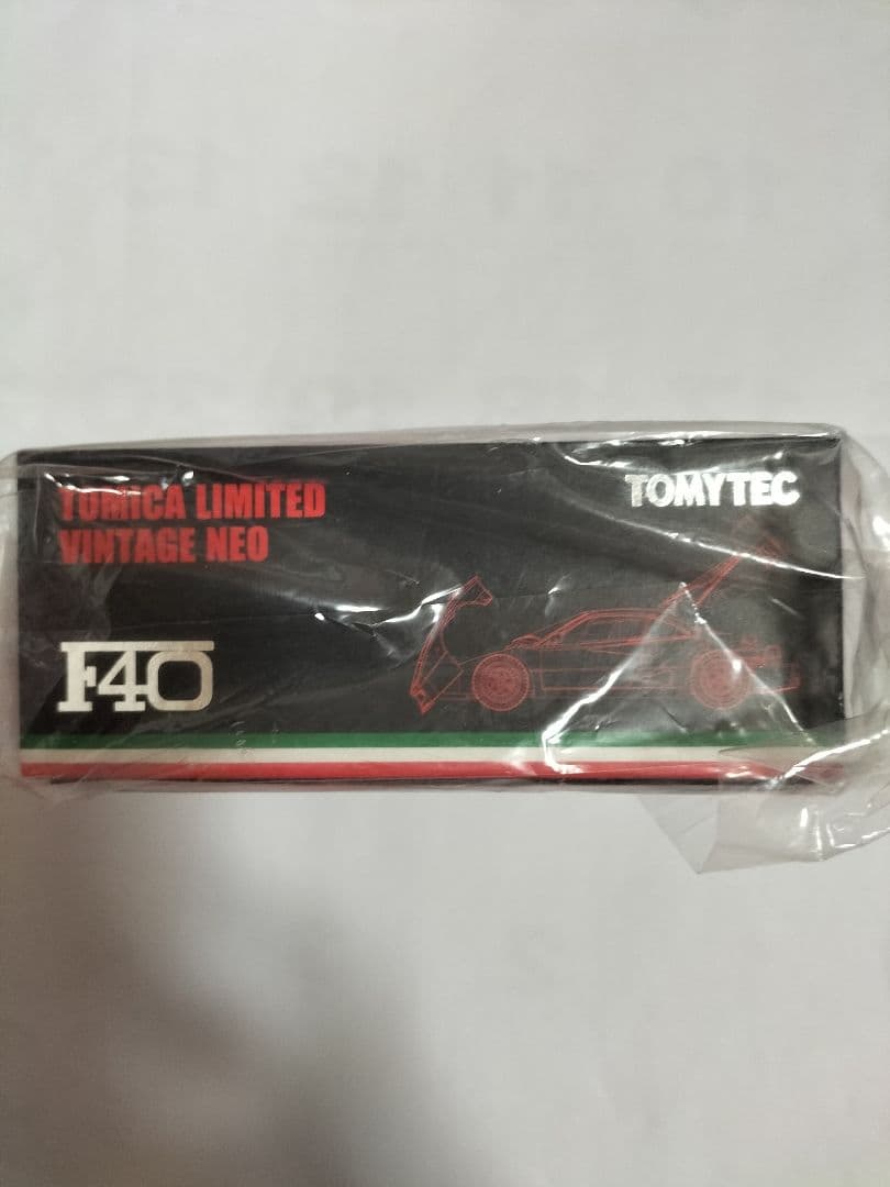 サヤカ　トミカリミテッドヴィンテージNEO フェラーリF40 　未開封新品