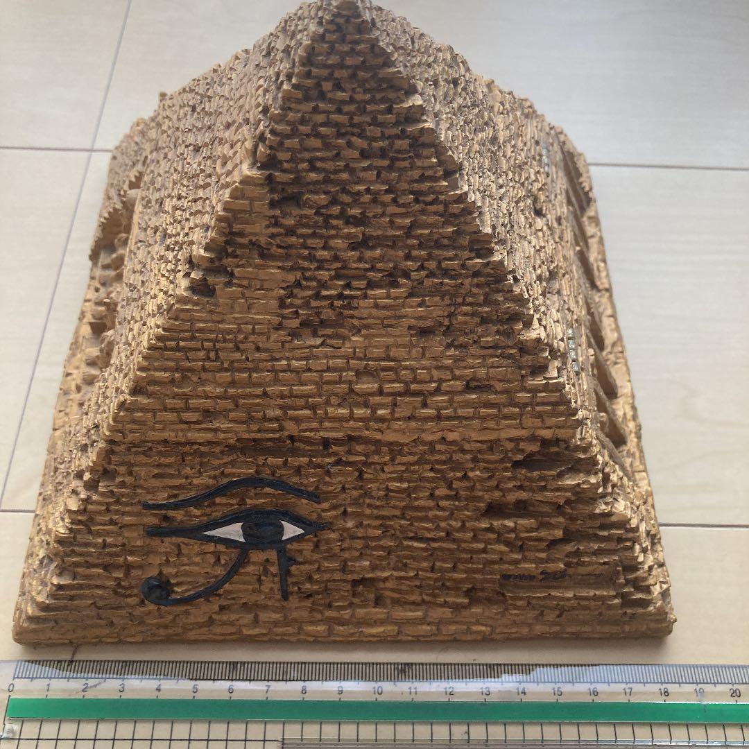 ピラミッド型置物（小物入れ）重量1・3キログラム