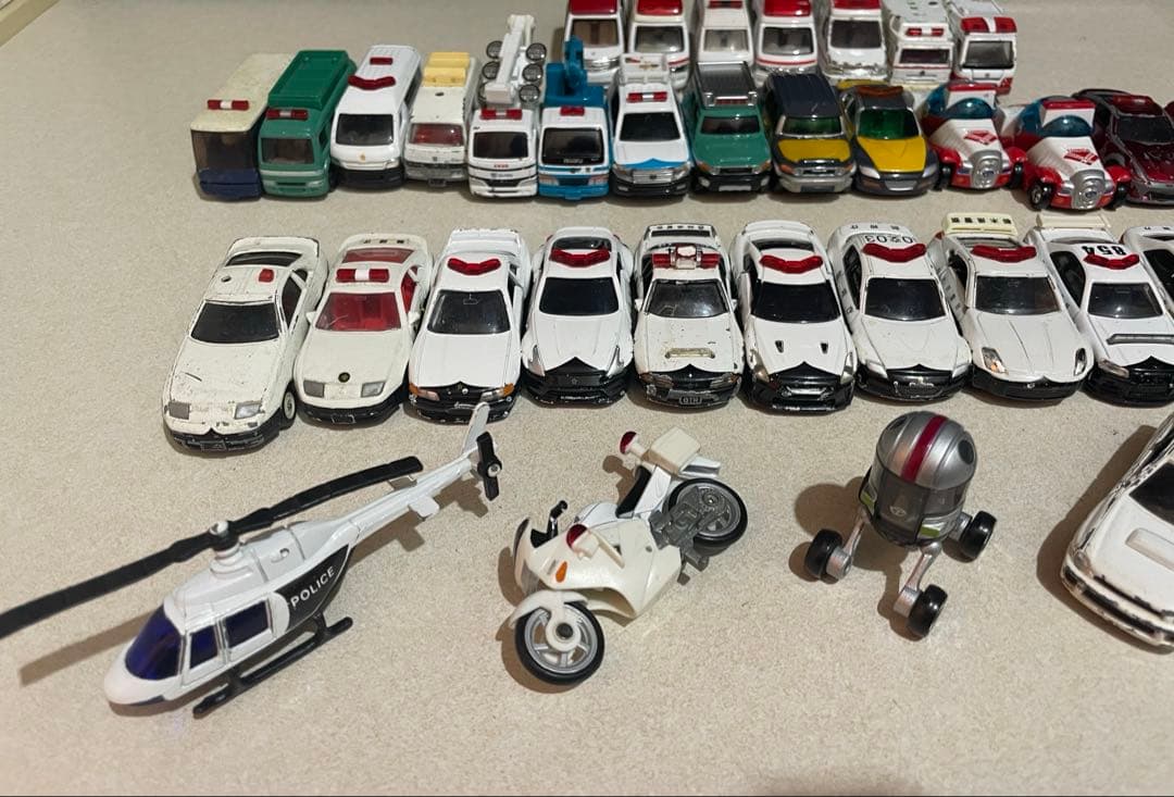 トミカ救急車•警察車両系　ミニカーまとめ売り54台セット