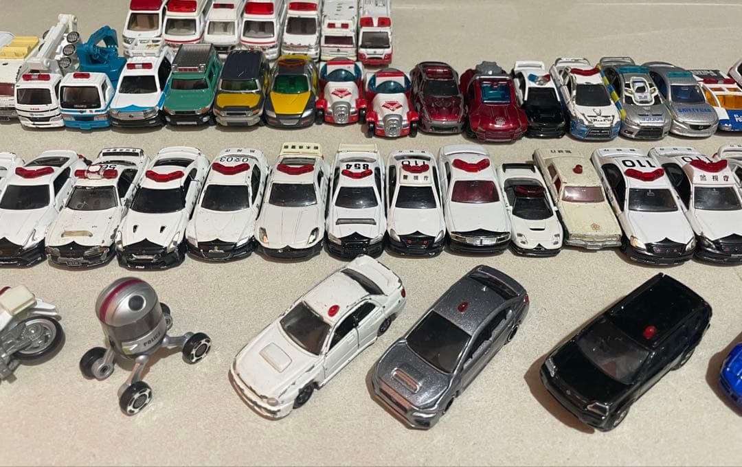 トミカ救急車•警察車両系　ミニカーまとめ売り54台セット