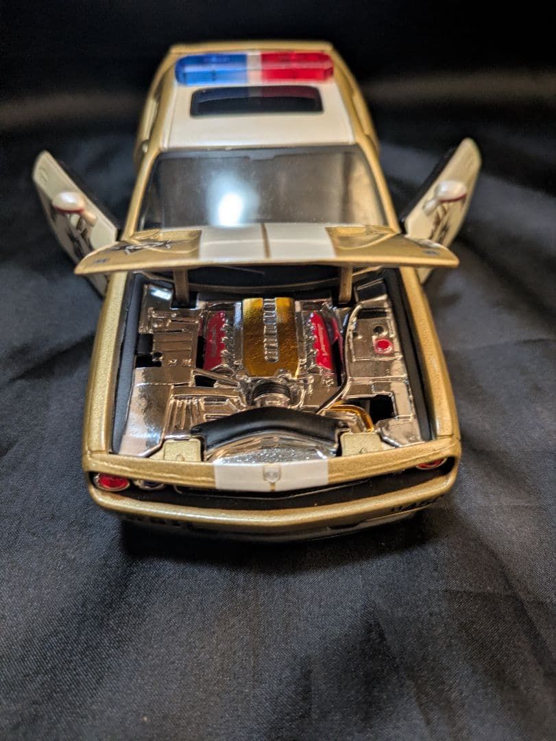 MAISTO　ダッジ　チャレンジャー　ハイウェイパトロール　パトカー　1/24