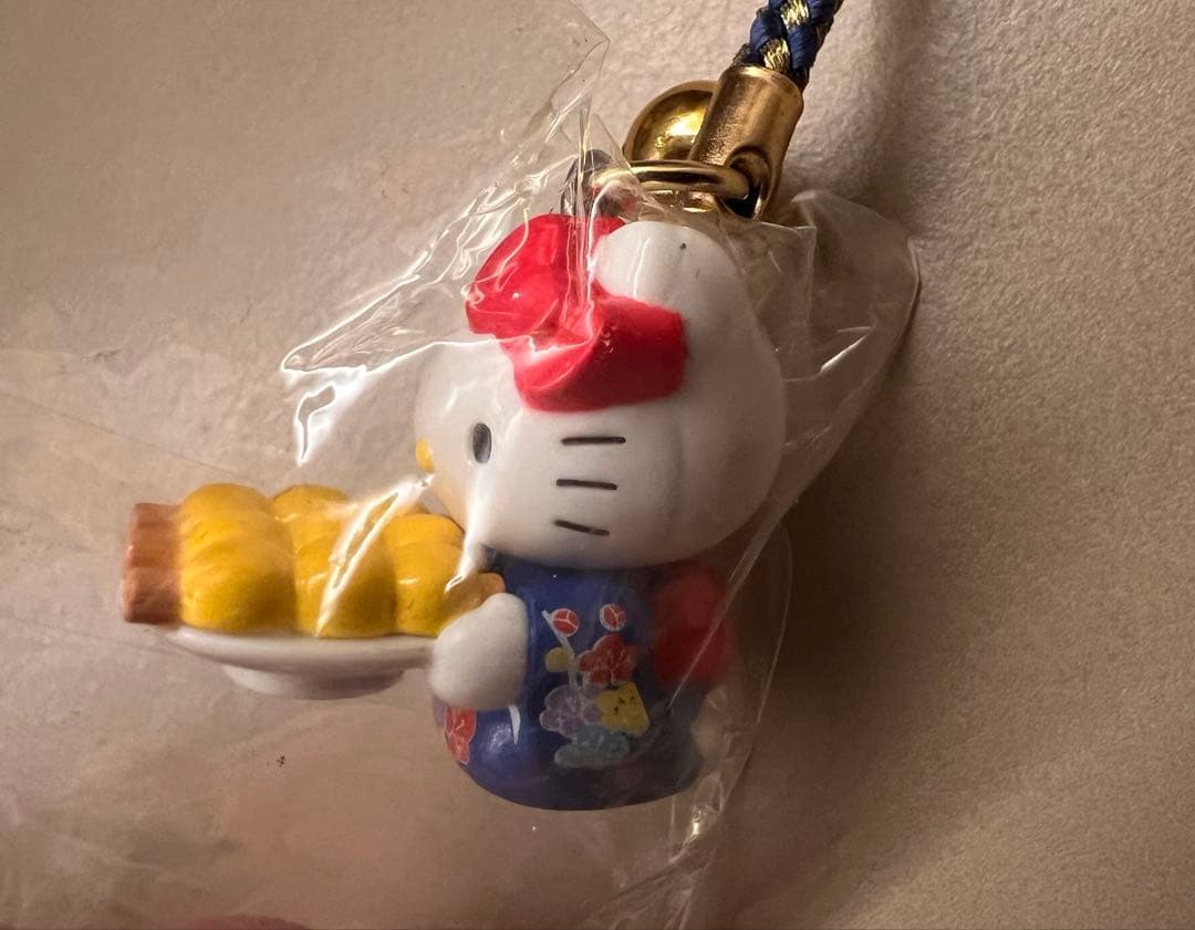 お値下げ・激レア【ご当地キティ】岡山限定　きびだんご　根付け　ストラップ