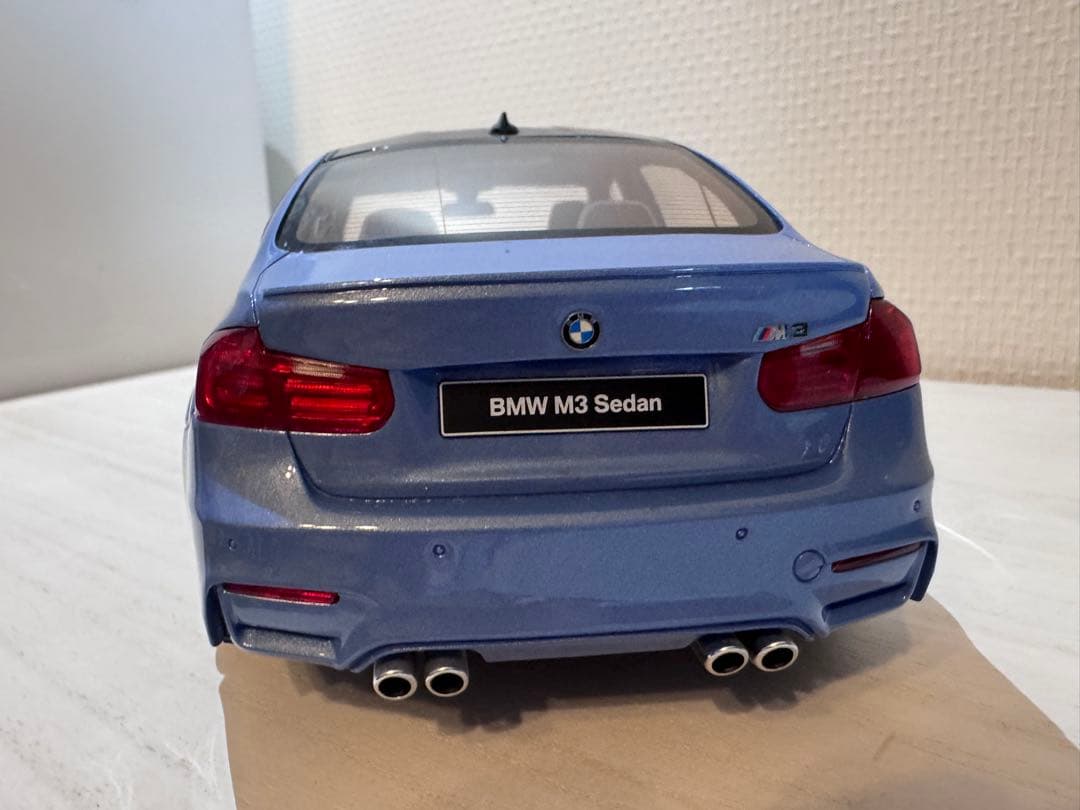  M3（F80）ミニカー 1/18 青