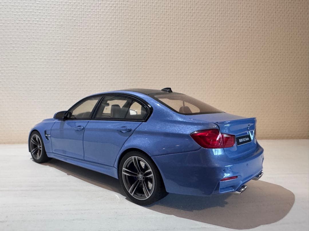  M3（F80）ミニカー 1/18 青