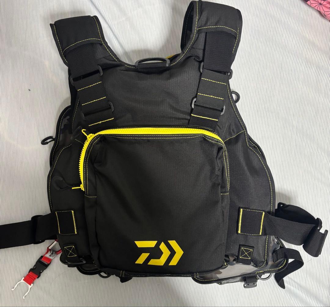 Daiwa フィッシングベスト 黒/黄色 カモフラージュ