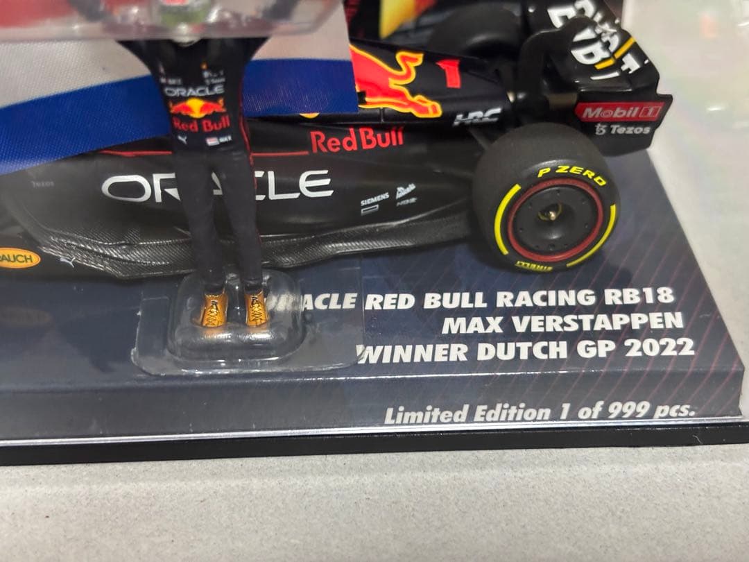 RB18 マックス・フェルスタッペン 優勝記念ミニカー