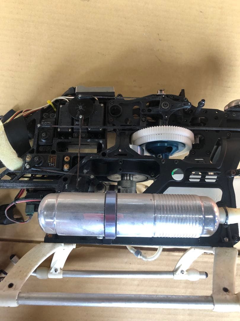 ヒロボー　ラジコンヘリコプター　エンジン