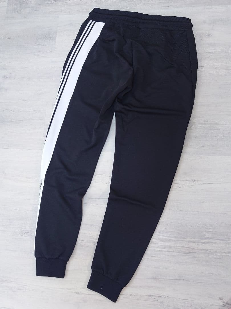 新品Lサイズ セットアップ ラインロゴ ウノピゥウノウグァーレトレ リラックス