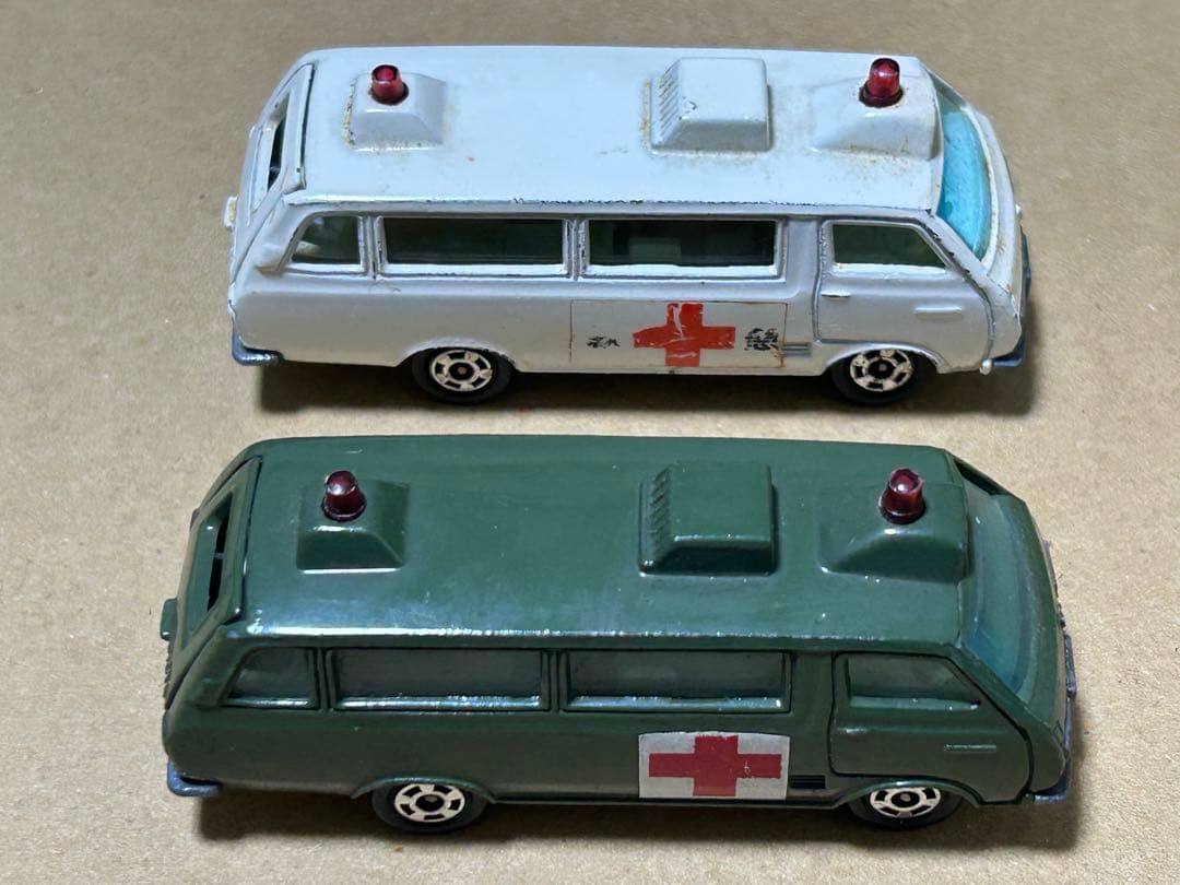 トミカ トヨタ ハイエースコミューター 2台セット