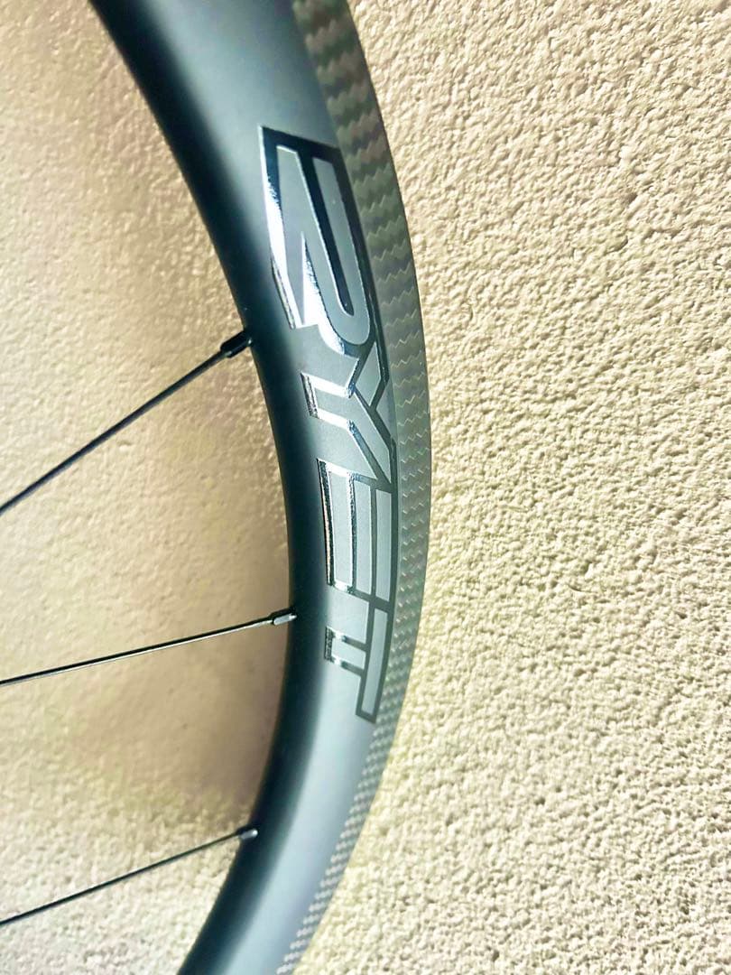 ◆鬼軽！カーボンホイールCarbon前輪◆640g！