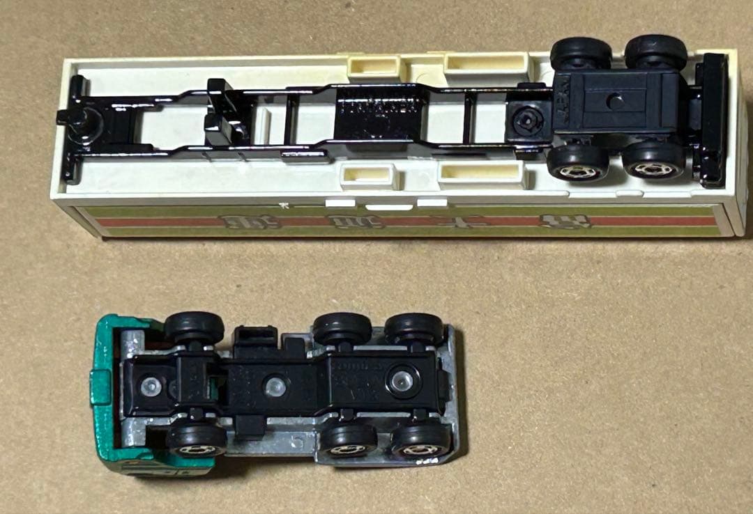 ロングトミカ いすゞ V12 ウイングルーフトレーラー 富士通運