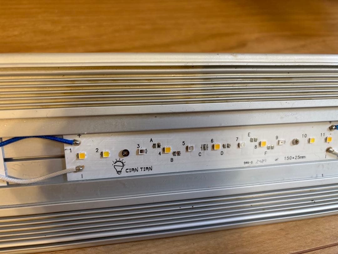 アクロ TRIANGLE LED GROW 60cm ２本セット