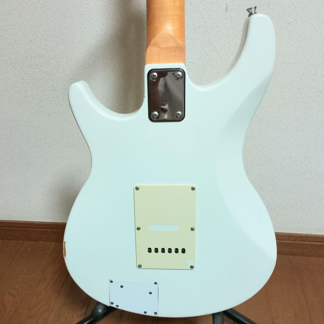 BEHRINGER　iAXE393　USB端子付き 　エレキギター　弦は新品！