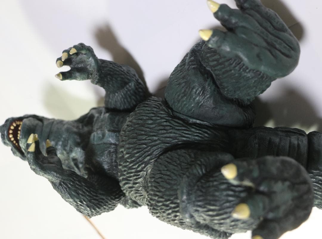 ゴジラ（１９６２年キンゴジ版）フィギャー　全高：約２７㎝　完成品　中古品