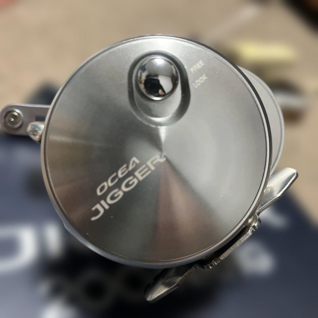 シマノ17 オシアジガーOCEA JIGGER 2001NRHG （左）美品。