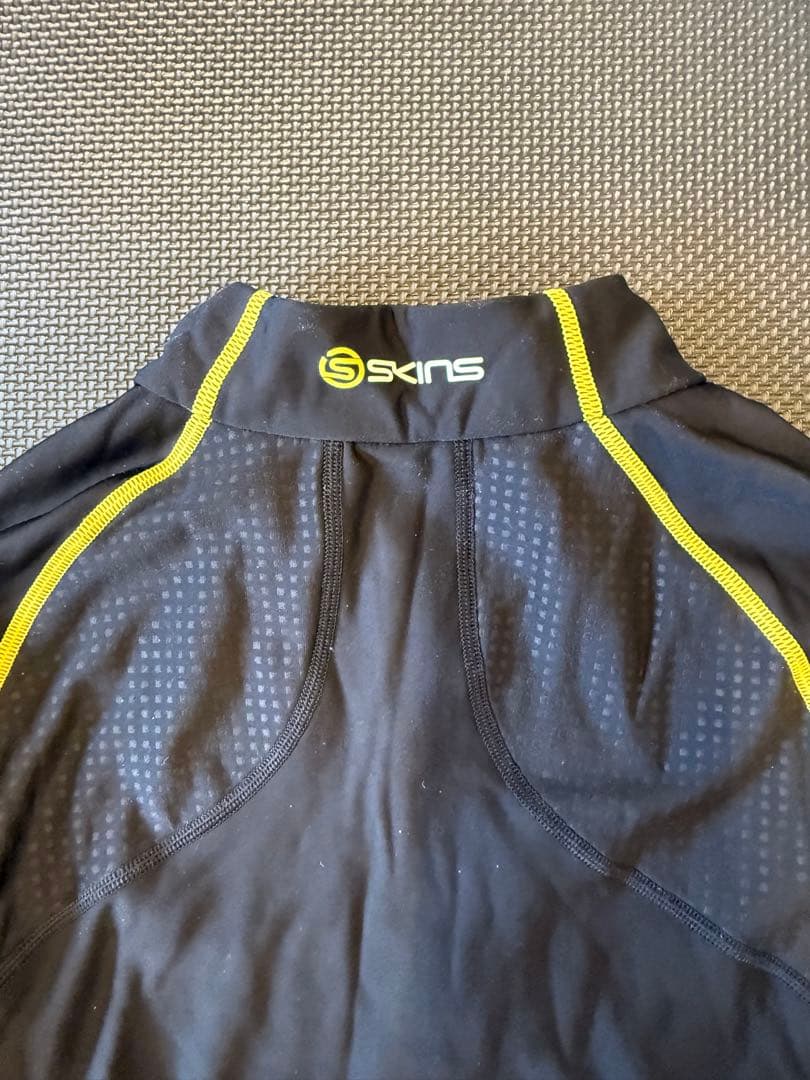 SKINS A200 コンプレッションウェア Lサイズ ハーフジップ 上下セット