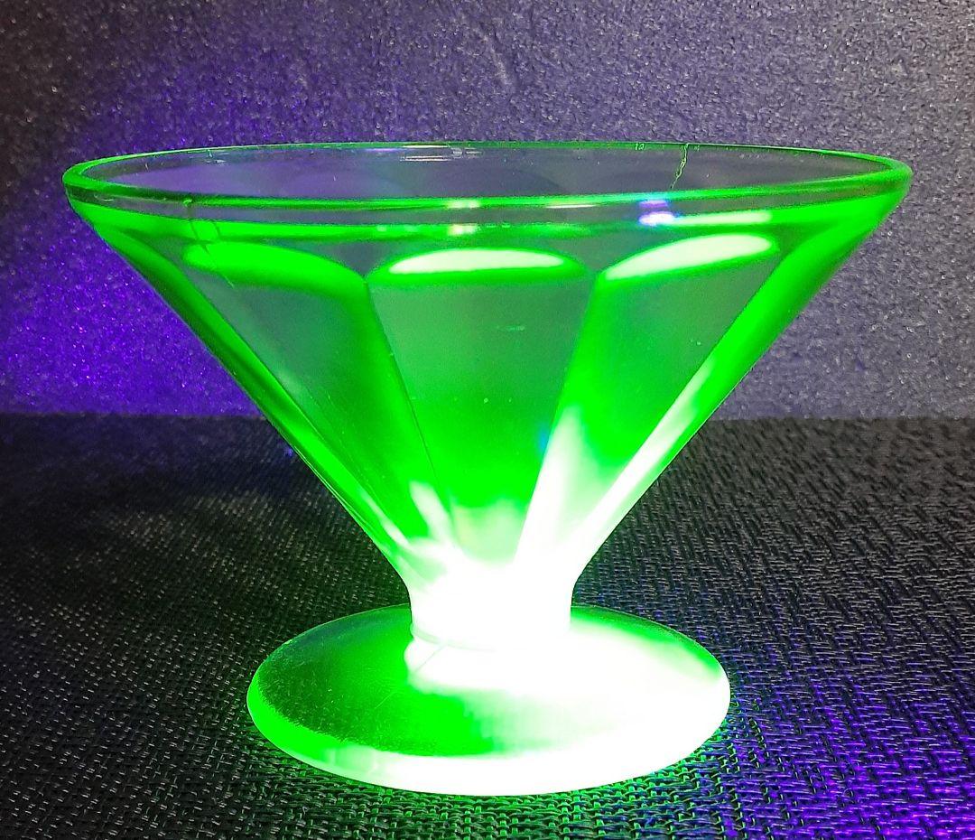 大正時代　古ガラス【ウランガラス】氷コップ　アイスクリームコップ　小物入オブジェ