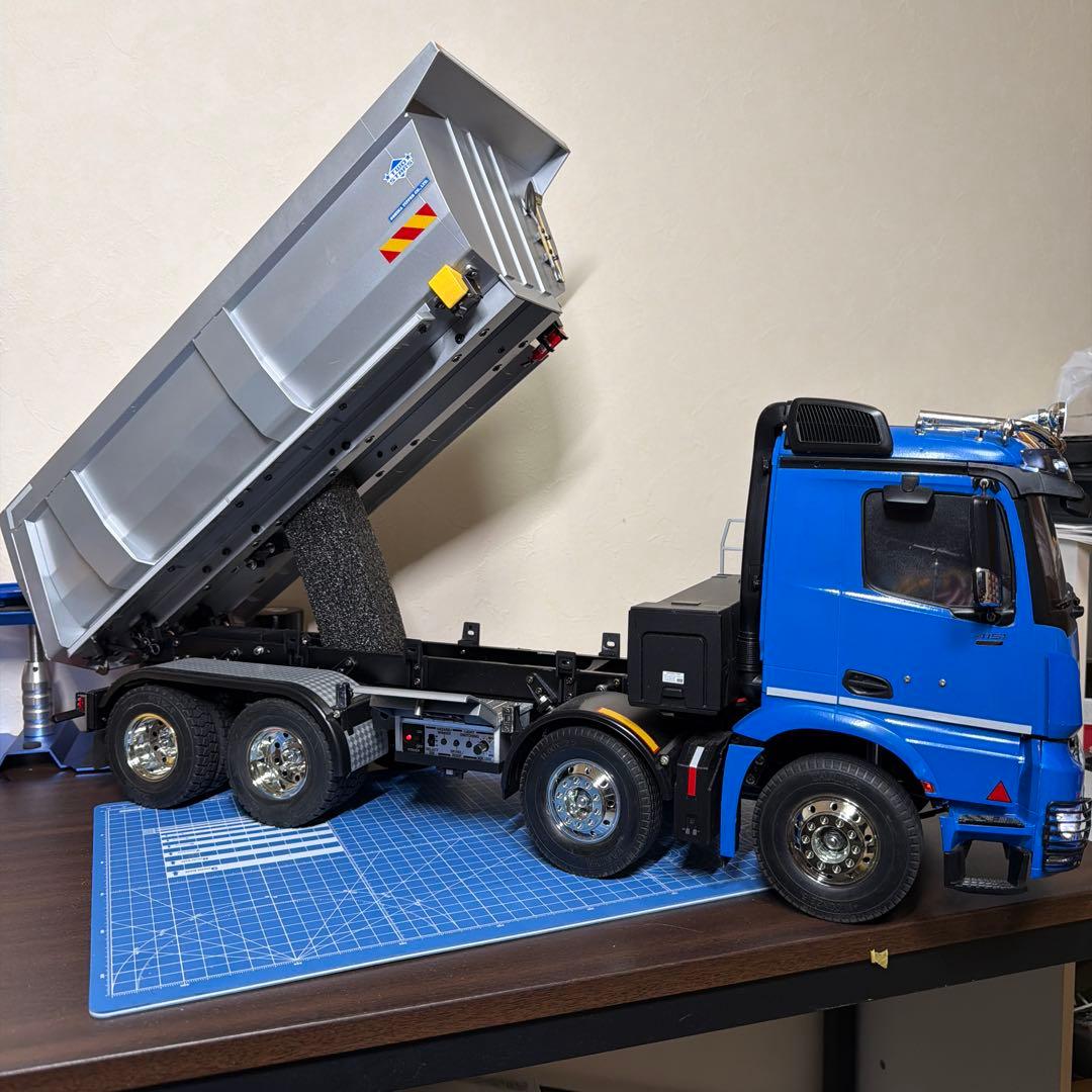 タミヤ　1／14トラック　アロクス4151 8X4ダンプ