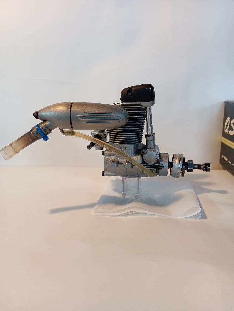 模型飛行機用エンジン OS 4スト62Ｖ（10cc）