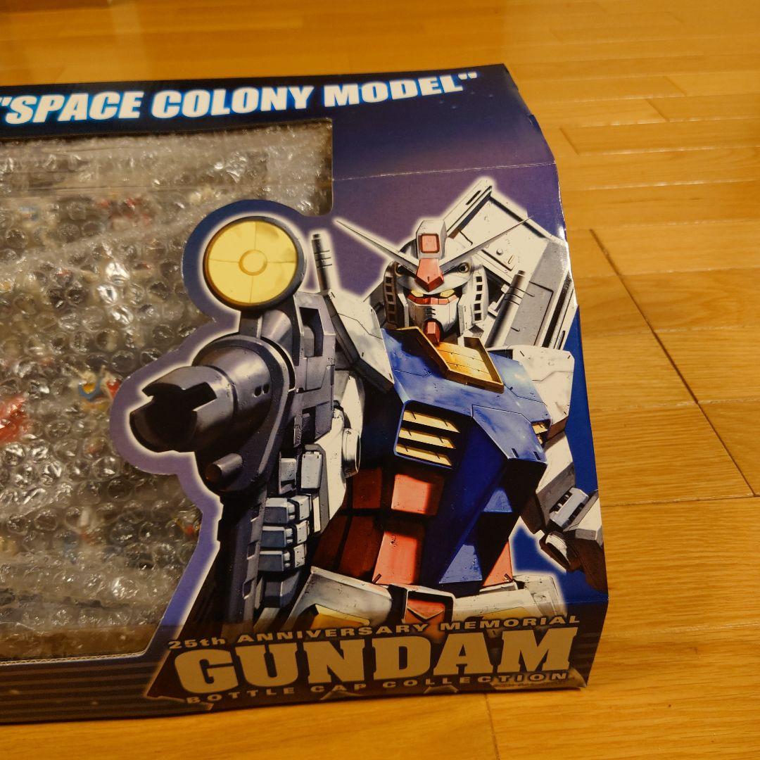 【美品】GUNDAM 25周年記念ボトルキャップ　コレクションステージ付き