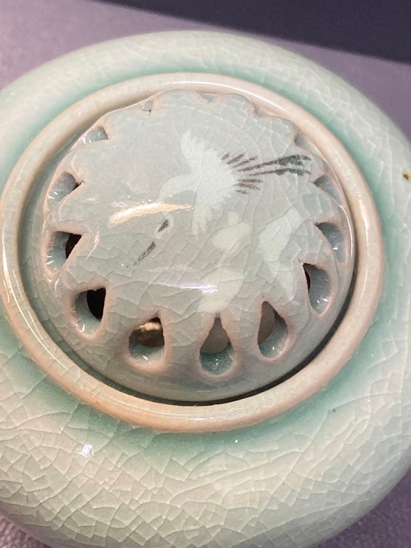 焼き物　香合　雲鶴象嵌　高麗青磁