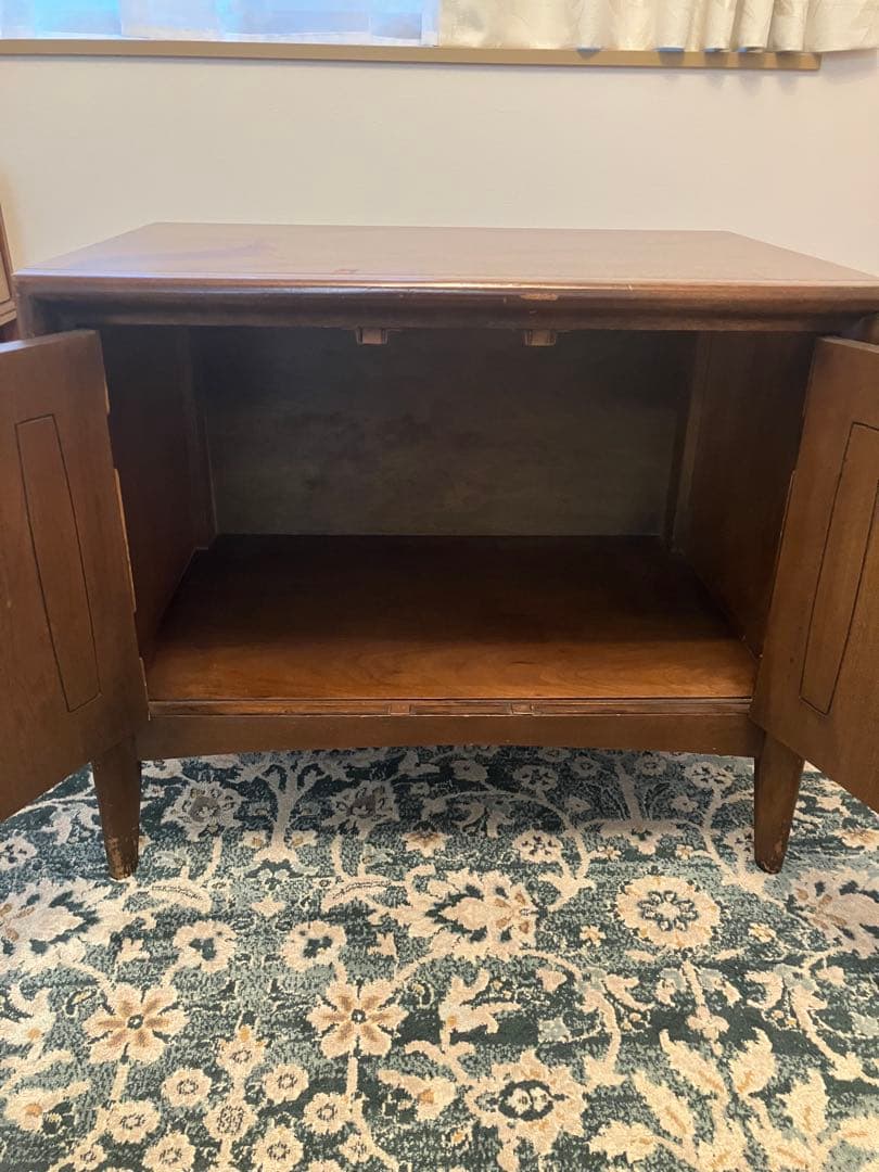 アメリカBROYHILL 社製Emphasisシリーズのビンテージナイトテーブル