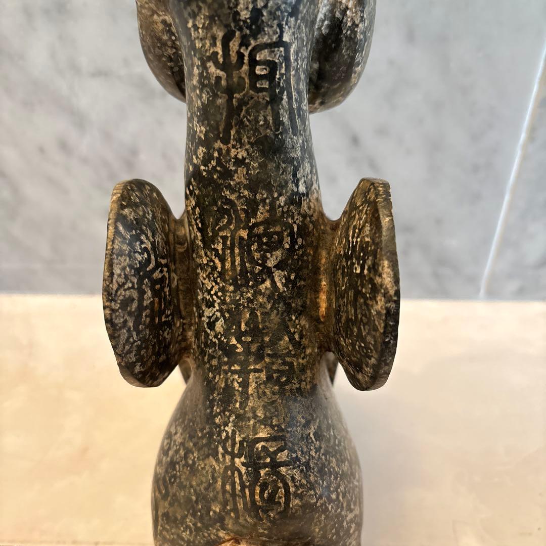 中国アンティーク　威厳のある姿が美しい幸運を呼び込む霊獣、麒麟の石製オブジェ