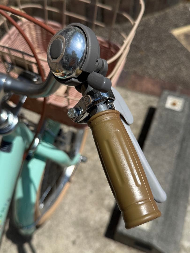 ミントグリーン 自転車 前カゴ付き　18インチ　補助輪付　子供自転車