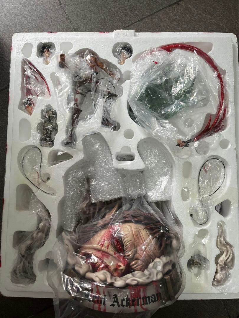 リヴァイ·アッカーマン　進撃の巨人　フィギュア　ガレージキット