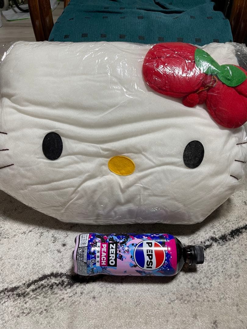 ハローキティ クッション 未使用お値下げ中。