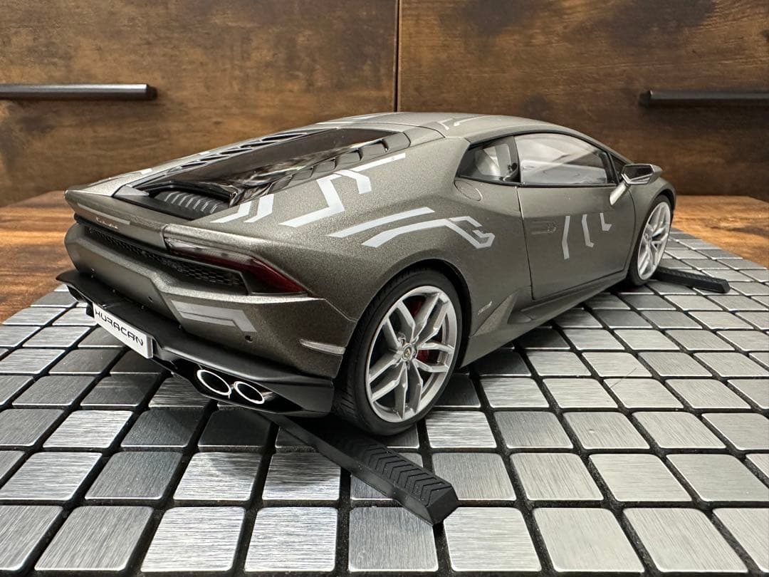 【カスタム】オートアート 1/18 ランボルギーニ ウラカン マットグレー