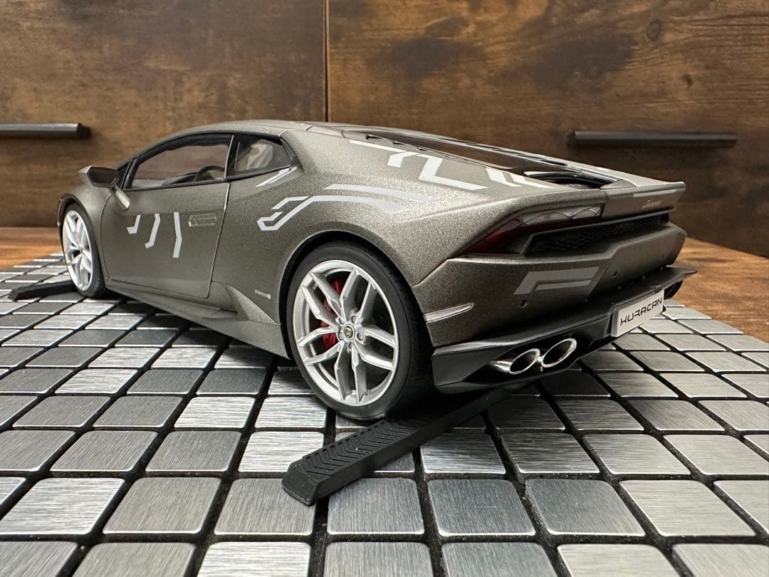 【カスタム】オートアート 1/18 ランボルギーニ ウラカン マットグレー