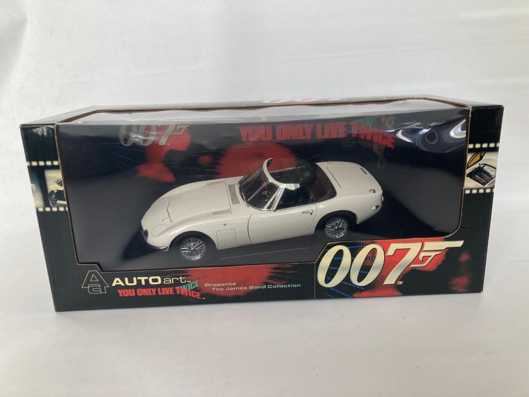 AUTOart 映画 「007は二度死ぬ」ボンドカー 1/18トヨタ2000GT