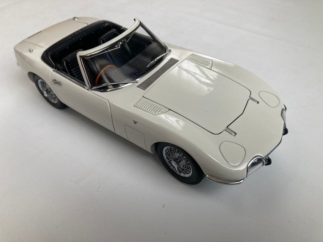 AUTOart 映画 「007は二度死ぬ」ボンドカー 1/18トヨタ2000GT