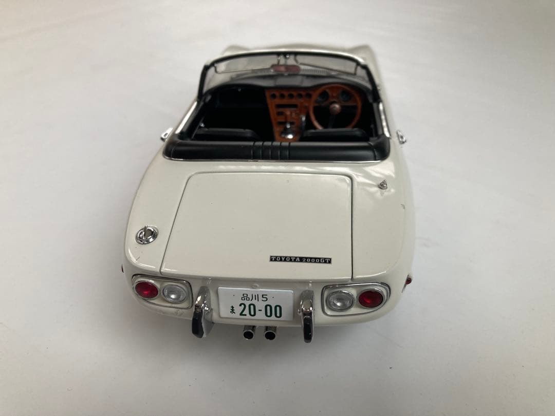 AUTOart 映画 「007は二度死ぬ」ボンドカー 1/18トヨタ2000GT